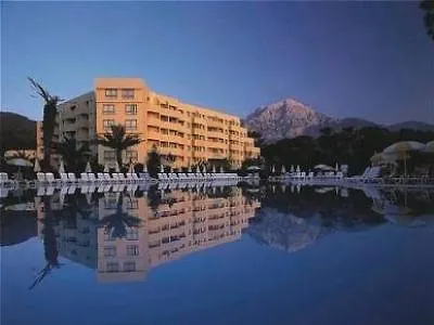 Corinthia Club Отель