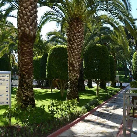 Отель Corinthia Club