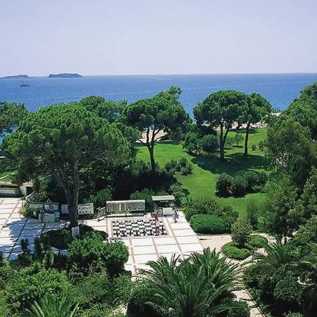 Corinthia Club