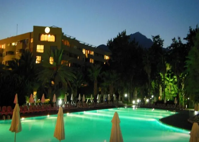 Hotel Corinthia Club 5*