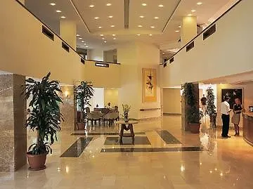 מלון Corinthia Club טקירובה
